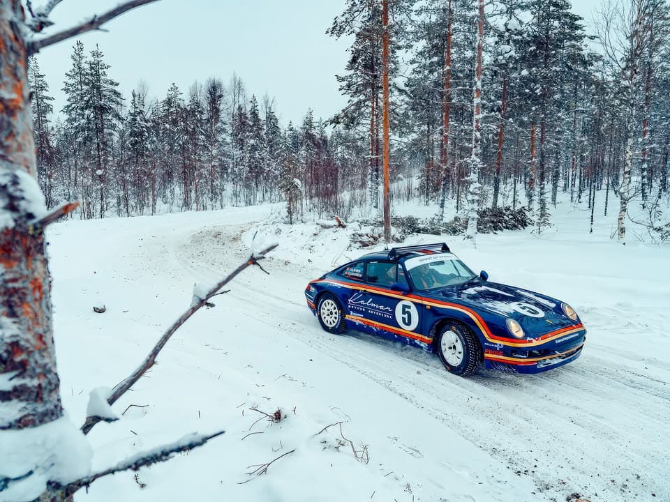 Класичні Porsche 911 вирушили в арктичне ралі Подорож на ретрокарах до Лапландії 🇫🇮 влаштувала компанія Kalmar Beyond Adventure, спеціалісти якої "кастомізують" класичні та сучасні "Порше" для екстримальної їзди,… - 3