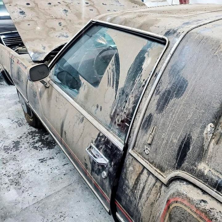 “Капсула часу” : відмитий Oldsmobile 1978 року виглядає як новенький після 30 років в гаражі Цей шикарний 🇸 “американець” - Oldsmobile Toronado XS 1978 року випуску - 3
