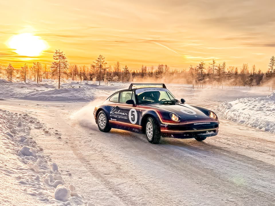 Класичні Porsche 911 вирушили в арктичне ралі Подорож на ретрокарах до Лапландії 🇫🇮 влаштувала компанія Kalmar Beyond Adventure, спеціалісти якої "кастомізують" класичні та сучасні "Порше" для екстримальної їзди,… - 1