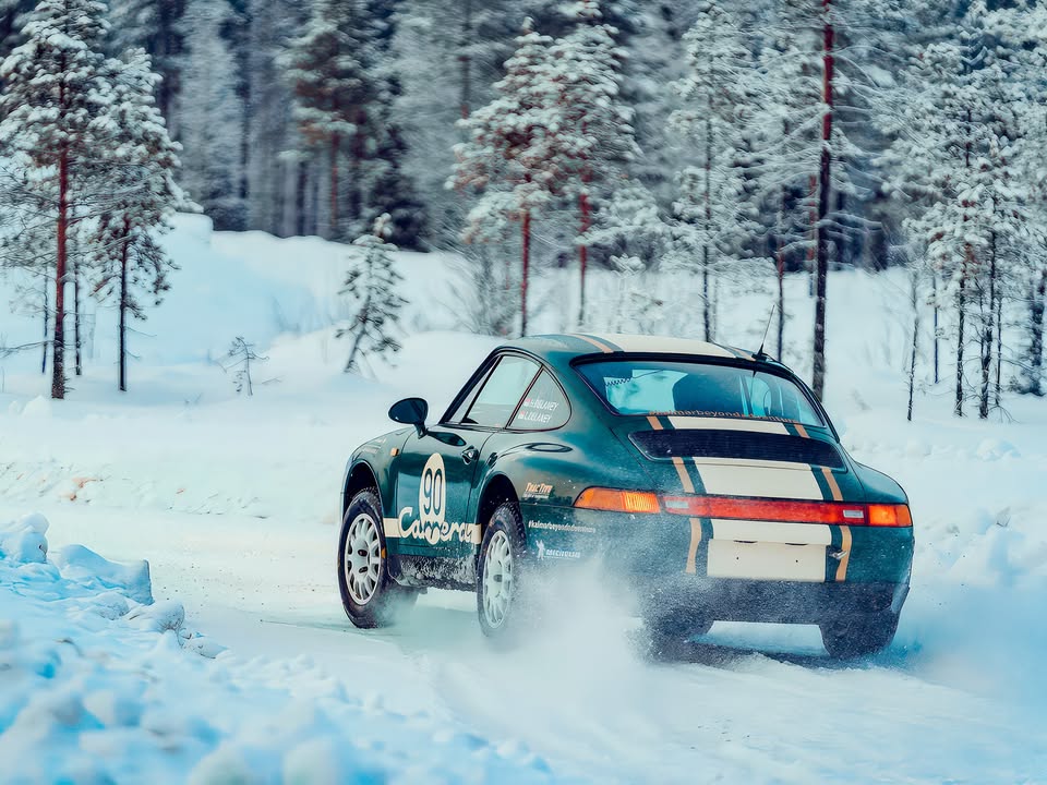Класичні Porsche 911 вирушили в арктичне ралі Подорож на ретрокарах до Лапландії 🇫🇮 влаштувала компанія Kalmar Beyond Adventure, спеціалісти якої "кастомізують" класичні та сучасні "Порше" для екстримальної їзди,… - 4