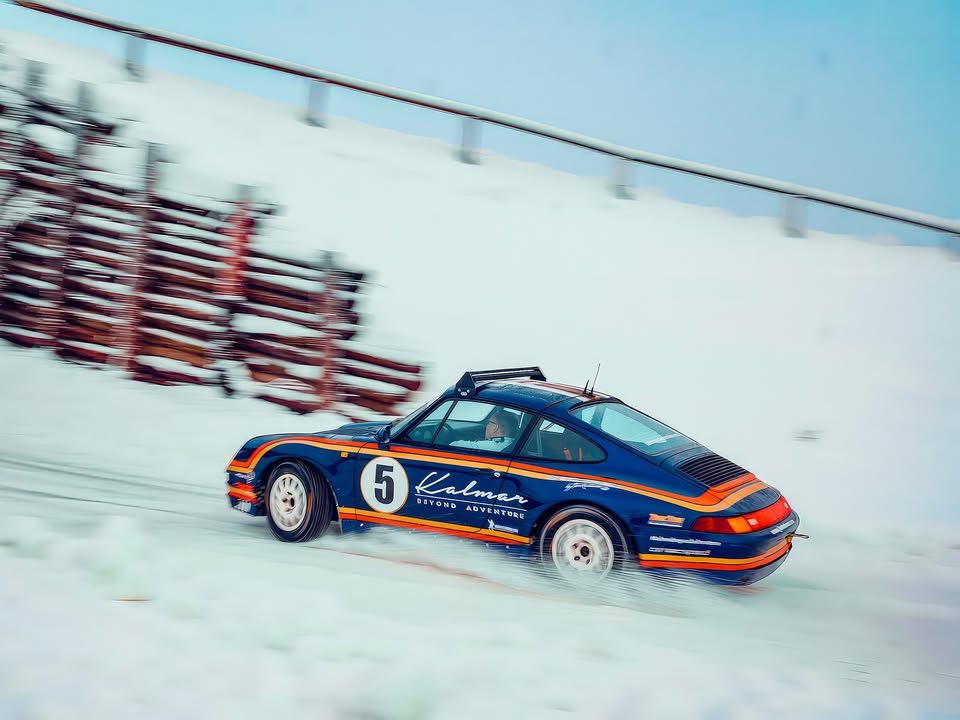 Класичні Porsche 911 вирушили в арктичне ралі Подорож на ретрокарах до Лапландії 🇫🇮 влаштувала компанія Kalmar Beyond Adventure, спеціалісти якої "кастомізують" класичні та сучасні "Порше" для екстримальної їзди,… - 5
