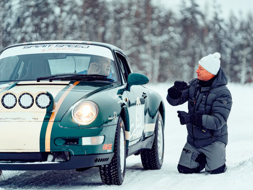 Класичні Porsche 911 вирушили в арктичне ралі Подорож на ретрокарах до Лапландії 🇫🇮 влаштувала компанія Kalmar Beyond Adventure, спеціалісти якої "кастомізують" класичні та сучасні "Порше" для екстримальної їзди,… - 7