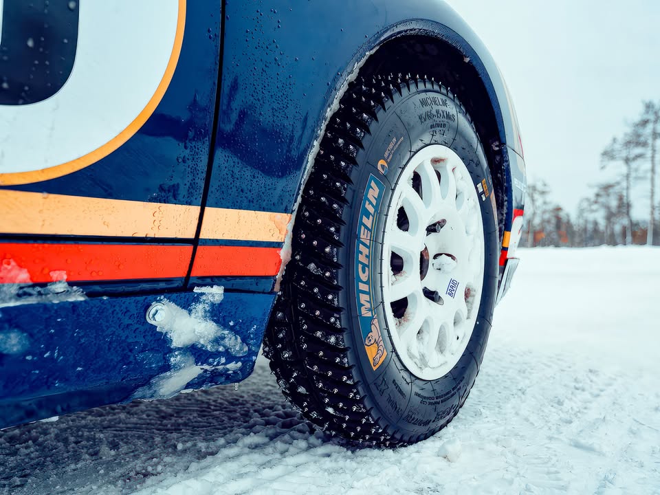 Класичні Porsche 911 вирушили в арктичне ралі Подорож на ретрокарах до Лапландії 🇫🇮 влаштувала компанія Kalmar Beyond Adventure, спеціалісти якої "кастомізують" класичні та сучасні "Порше" для екстримальної їзди,… - 8