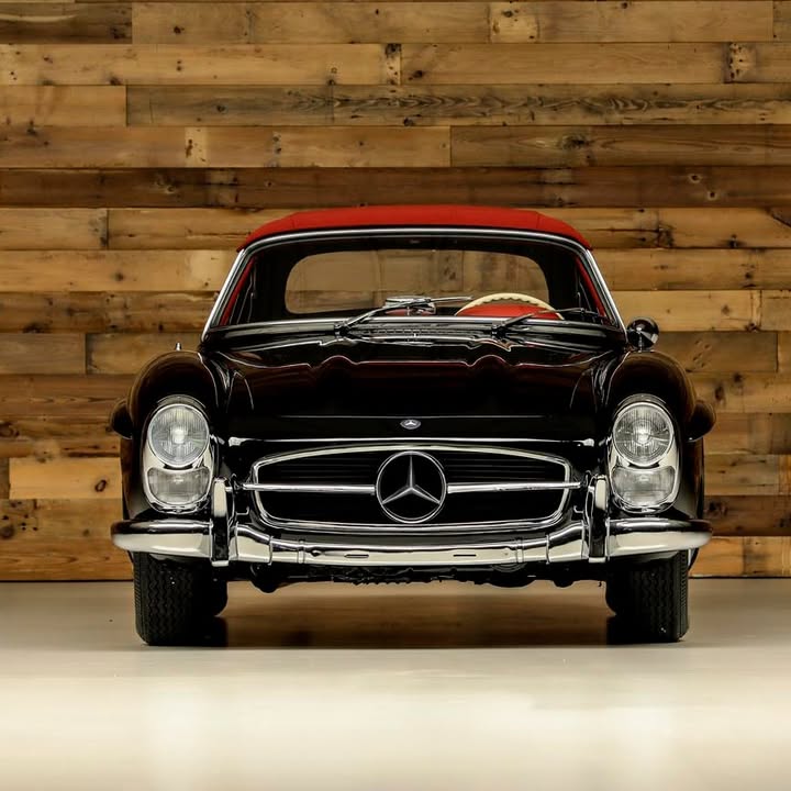 Неймовірно цінний Mercedes-Benz 300 SL “родстер” продадуть на аукціоні Вишуканий екземпляр виставлений без резерву на аукціоні Worldwide Auctioneers, який відбудеться 26 січня в 🇸 США 300 SL - бажана модель для… - 2