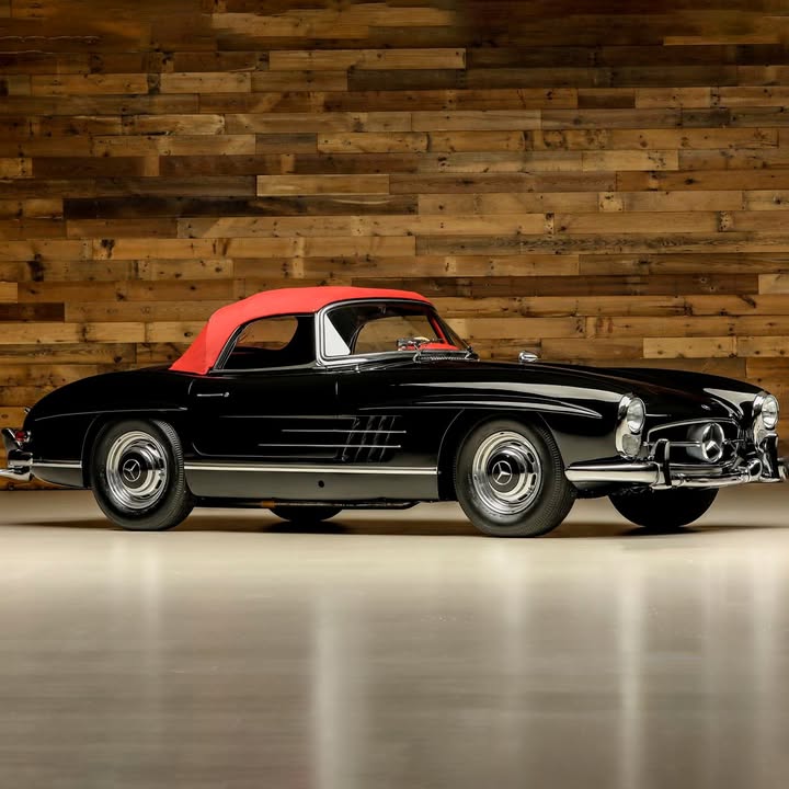 Неймовірно цінний Mercedes-Benz 300 SL “родстер” продадуть на аукціоні Вишуканий екземпляр виставлений без резерву на аукціоні Worldwide Auctioneers, який відбудеться 26 січня в 🇸 США 300 SL - бажана модель для… - 3