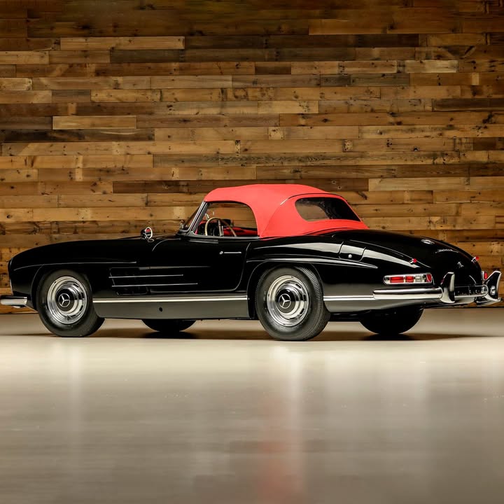 Неймовірно цінний Mercedes-Benz 300 SL “родстер” продадуть на аукціоні Вишуканий екземпляр виставлений без резерву на аукціоні Worldwide Auctioneers, який відбудеться 26 січня в 🇸 США 300 SL - бажана модель для… - 5