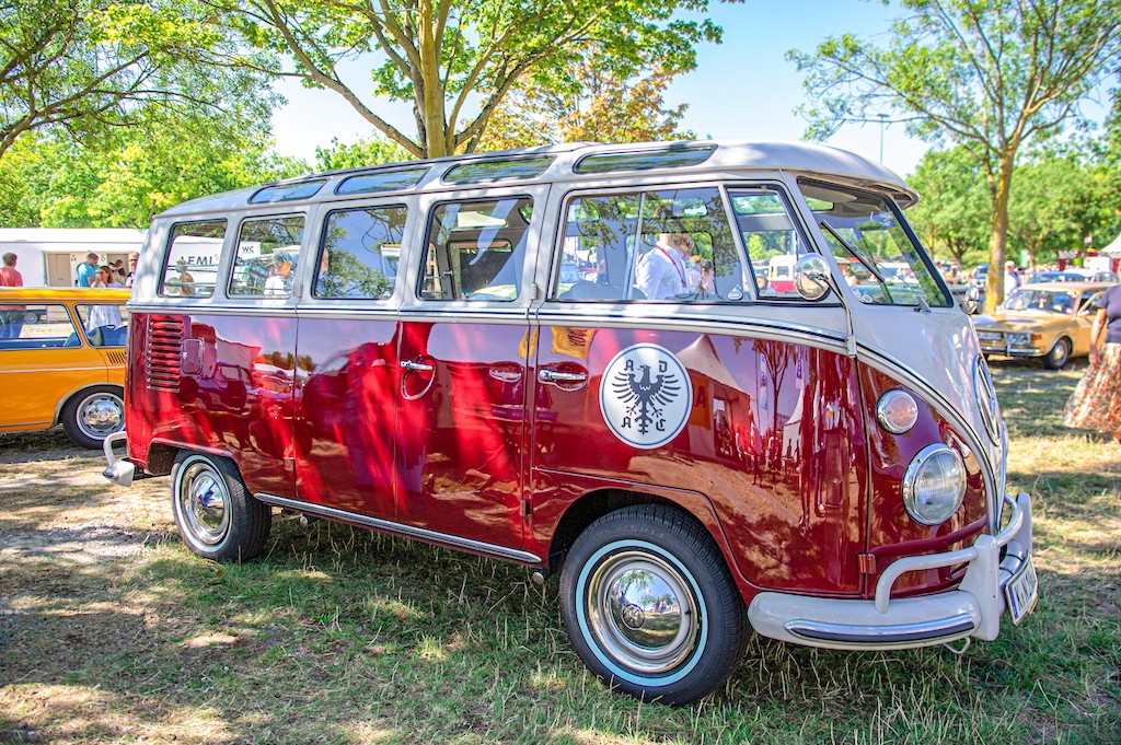 В Німеччині відбувся масовий фестиваль ретро авто культури - Classic Days 2022 Фестиваль Classic Days 2022 відбувся на минулих вихідних (6-7 серпня) в Дюссельдорфі 🇩🇪 і вразив нас своїм феноменальним успіхом - 1