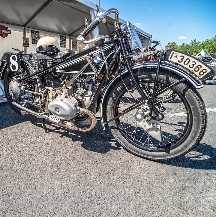 В Німеччині відбувся масовий фестиваль ретро авто культури - Classic Days 2022 Фестиваль Classic Days 2022 відбувся на минулих вихідних (6-7 серпня) в Дюссельдорфі 🇩🇪 і вразив нас своїм феноменальним успіхом - 9