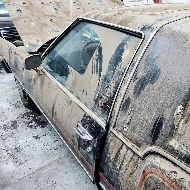 “Капсула часу” : відмитий Oldsmobile 1978 року виглядає як новенький після 30 років в гаражі Цей шикарний 🇸 “американець” - Oldsmobile Toronado XS 1978 року випуску - 3