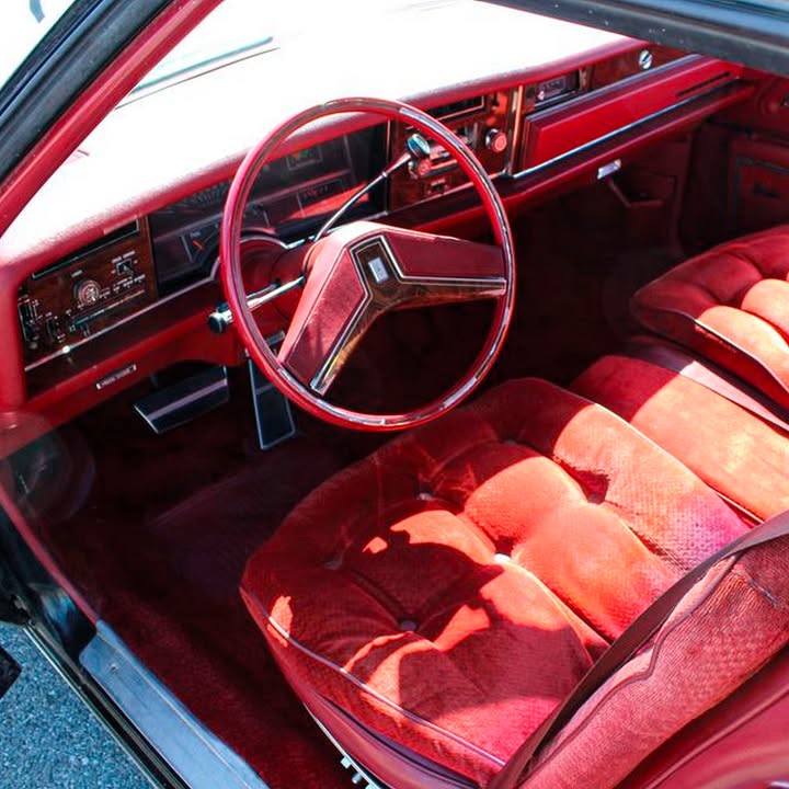 “Капсула часу” : відмитий Oldsmobile 1978 року виглядає як новенький після 30 років в гаражі Цей шикарний 🇸 “американець” - Oldsmobile Toronado XS 1978 року випуску - 4