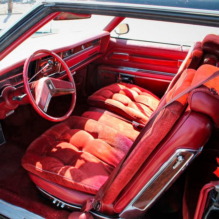 “Капсула часу” : відмитий Oldsmobile 1978 року виглядає як новенький після 30 років в гаражі Цей шикарний 🇸 “американець” - Oldsmobile Toronado XS 1978 року випуску - 5