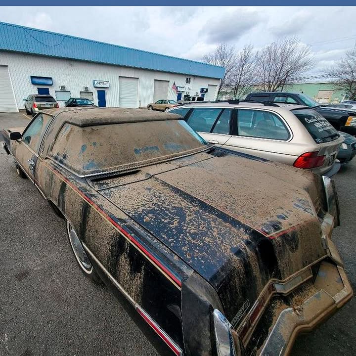 “Капсула часу” : відмитий Oldsmobile 1978 року виглядає як новенький після 30 років в гаражі Цей шикарний 🇸 “американець” - Oldsmobile Toronado XS 1978 року випуску - 7