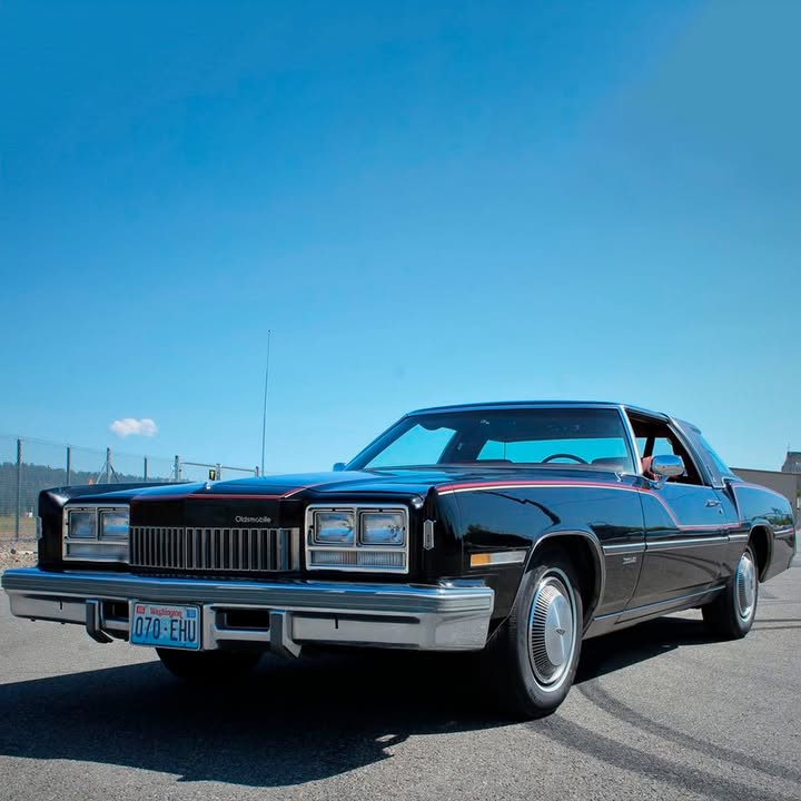 “Капсула часу” : відмитий Oldsmobile 1978 року виглядає як новенький після 30 років в гаражі Цей шикарний 🇸 “американець” - Oldsmobile Toronado XS 1978 року випуску - 8