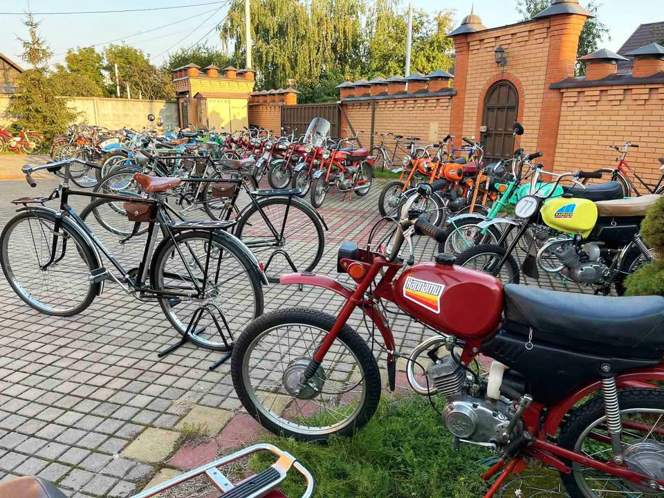 В Україні представили найбільшу колекцію вінтажних мотоциклів та велосипедів - 2