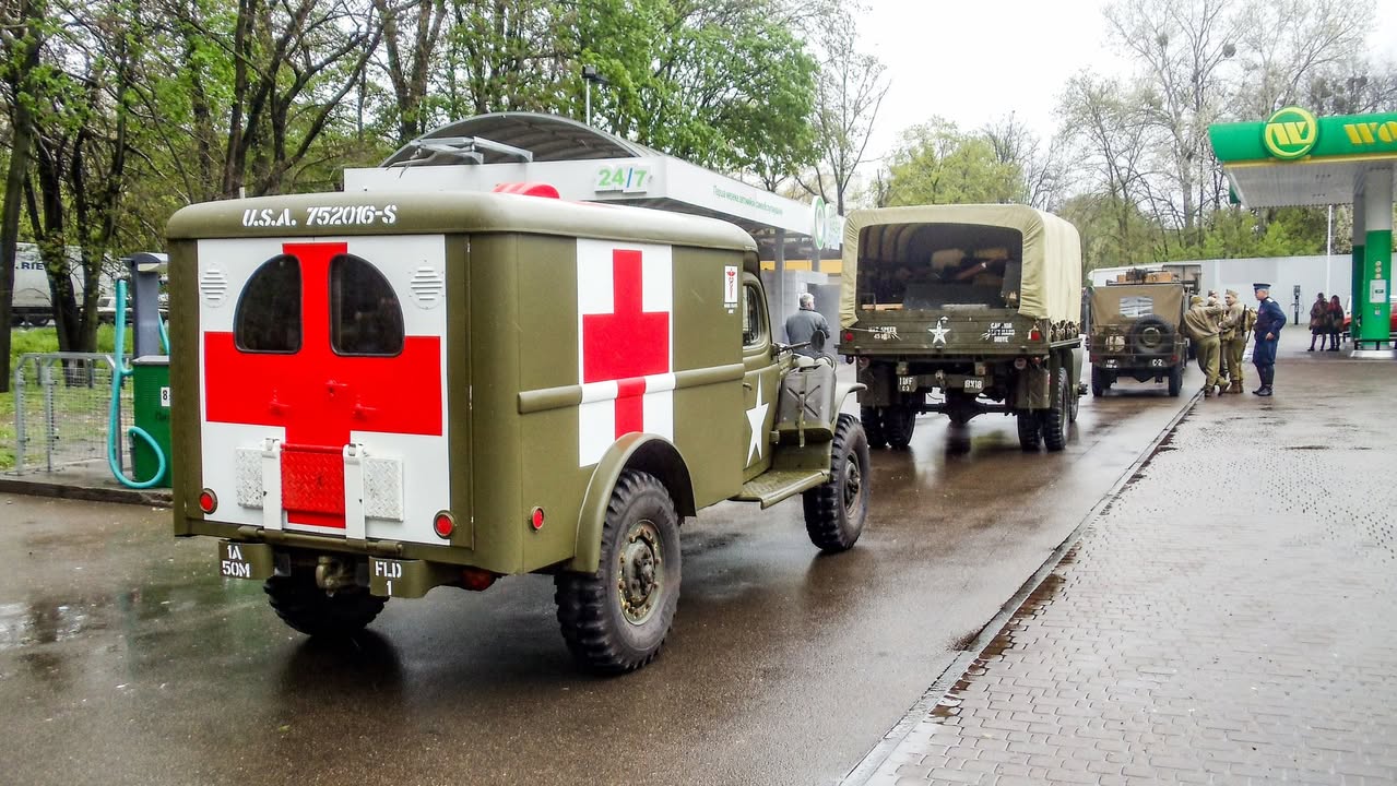 В центрі Києва проїхала колона історичної техніки часів Другої Світової війни - 2