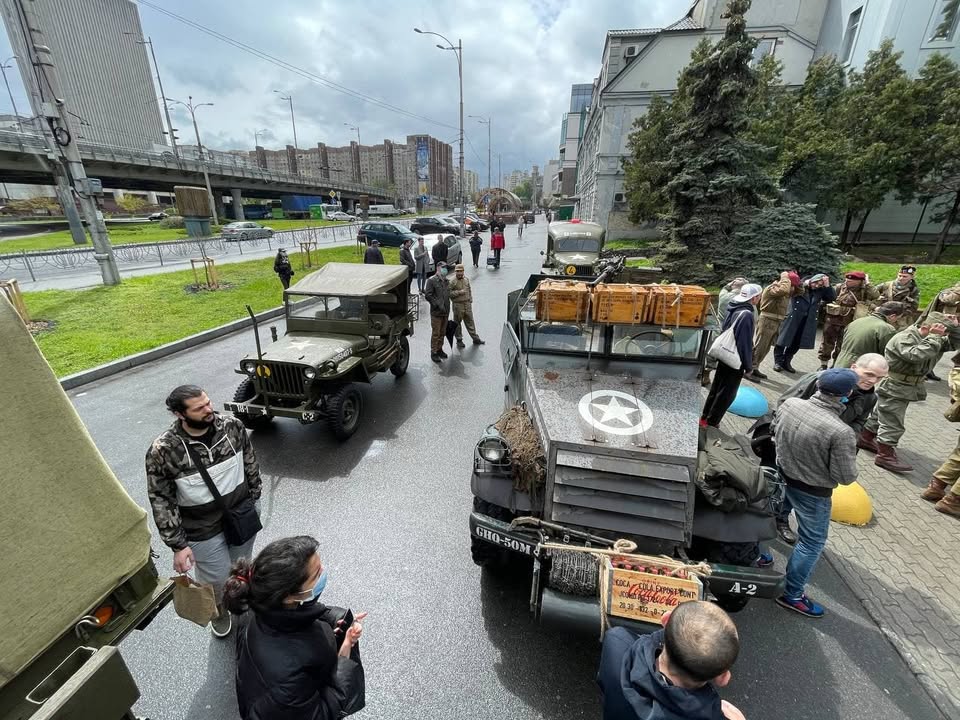 В центрі Києва проїхала колона історичної техніки часів Другої Світової війни - 5