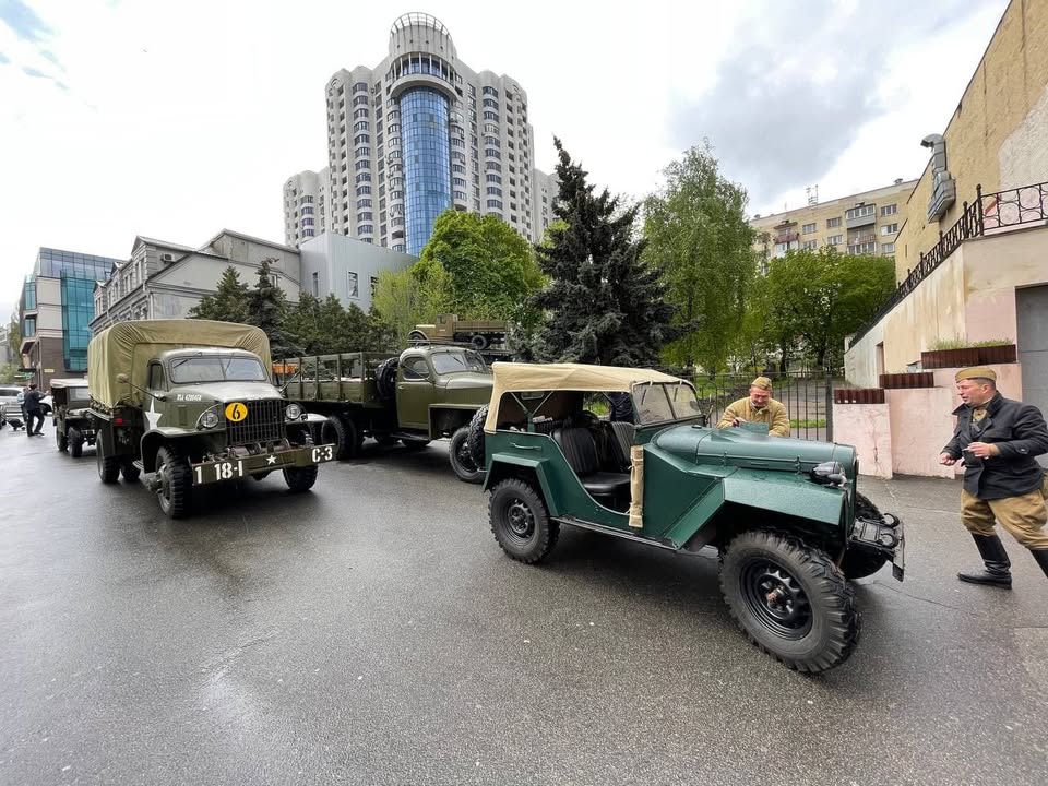 В центрі Києва проїхала колона історичної техніки часів Другої Світової війни - 6