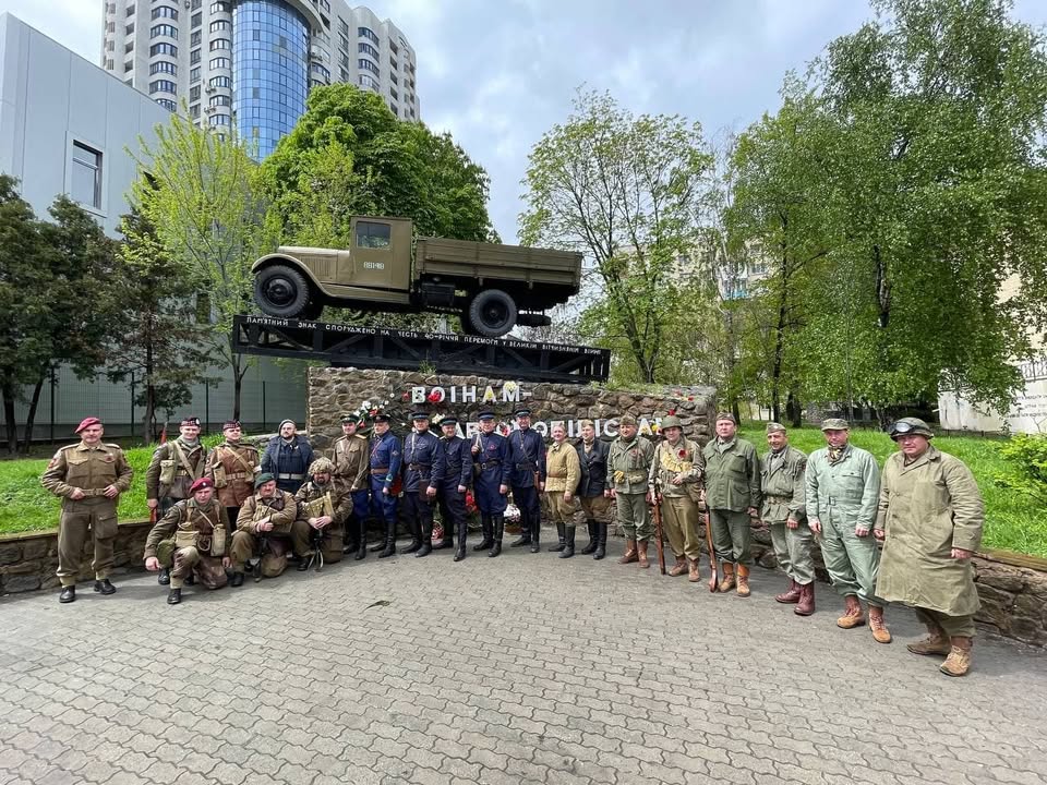 В центрі Києва проїхала колона історичної техніки часів Другої Світової війни - 8