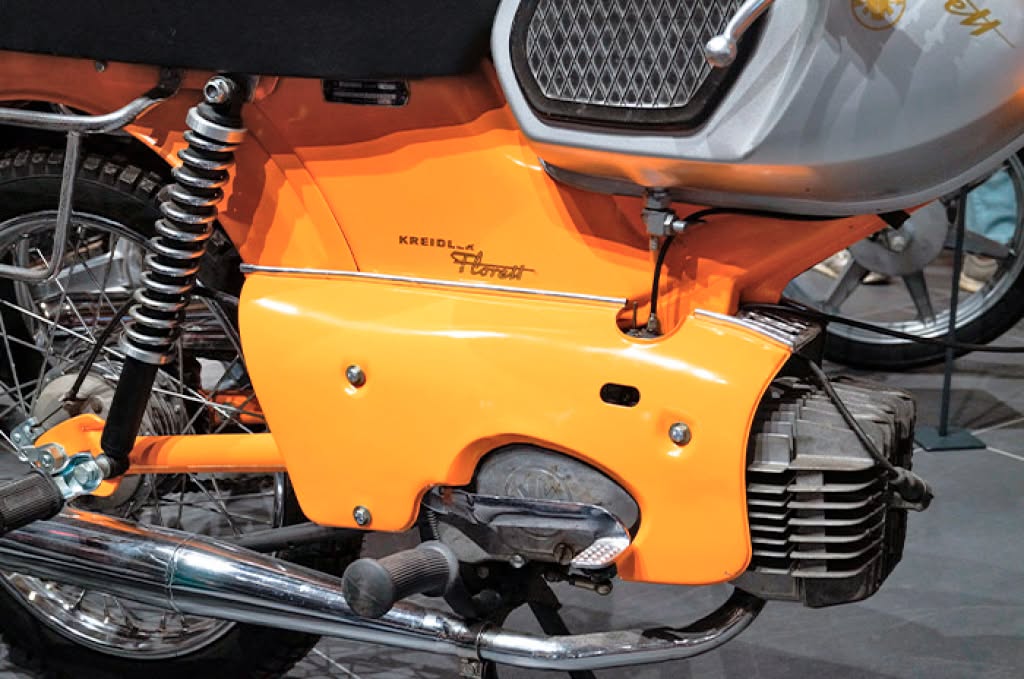 Мотоцикл місяця: Kreidler Florett 50/K54 1972 року Саме цього чарівного німця обрали “мотоциклом місяця (серпня)” в австрійському музеї ретро техніки Top Mountain Crosspoint, про який розповідали раніше Трішки історії - 6