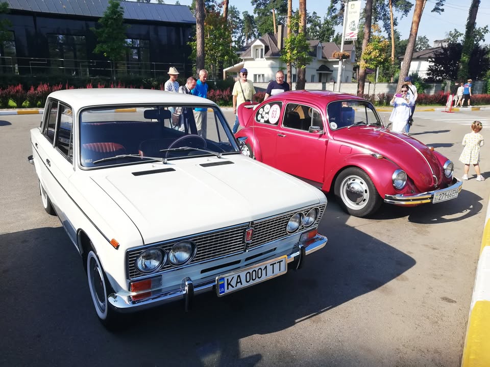 Київською областю проїхали десятки ретро автівок - 4
