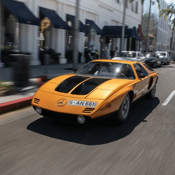 Знаменитий Mercedes C-111 побачили на вулицях Лос-Анджелеса Коли в 1969 році цей концепт кар з’явився на обкланидці популярного журналу Road & Track, мільйони фанатів марки Мерседес мріяли побачити цей автомобільний… - 2