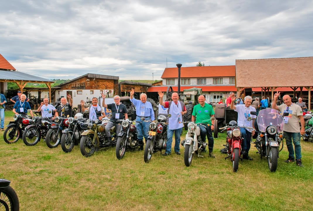 В Румунії завершилося масштабне ралі - ФОТО Міжнародне мото ралі “FIVA World Motorcycle Event 2022” проходило з 14 по 18 липня з фіналом в місті Брасові, 🇷🇴 Румунія - 1