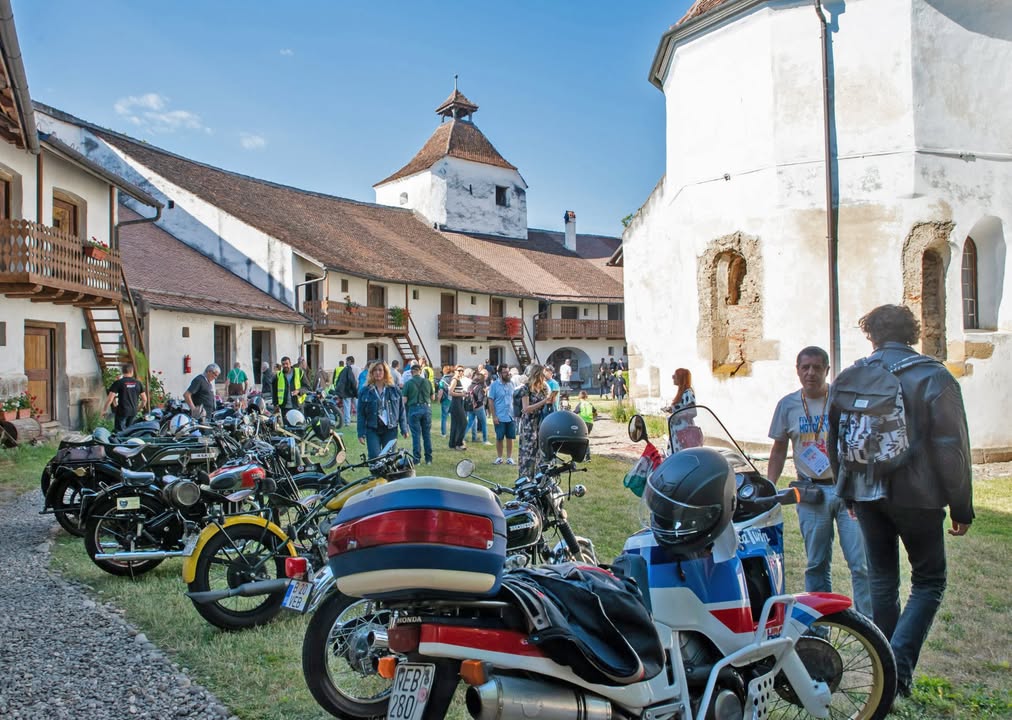 В Румунії завершилося масштабне ралі - ФОТО Міжнародне мото ралі “FIVA World Motorcycle Event 2022” проходило з 14 по 18 липня з фіналом в місті Брасові, 🇷🇴 Румунія - 2