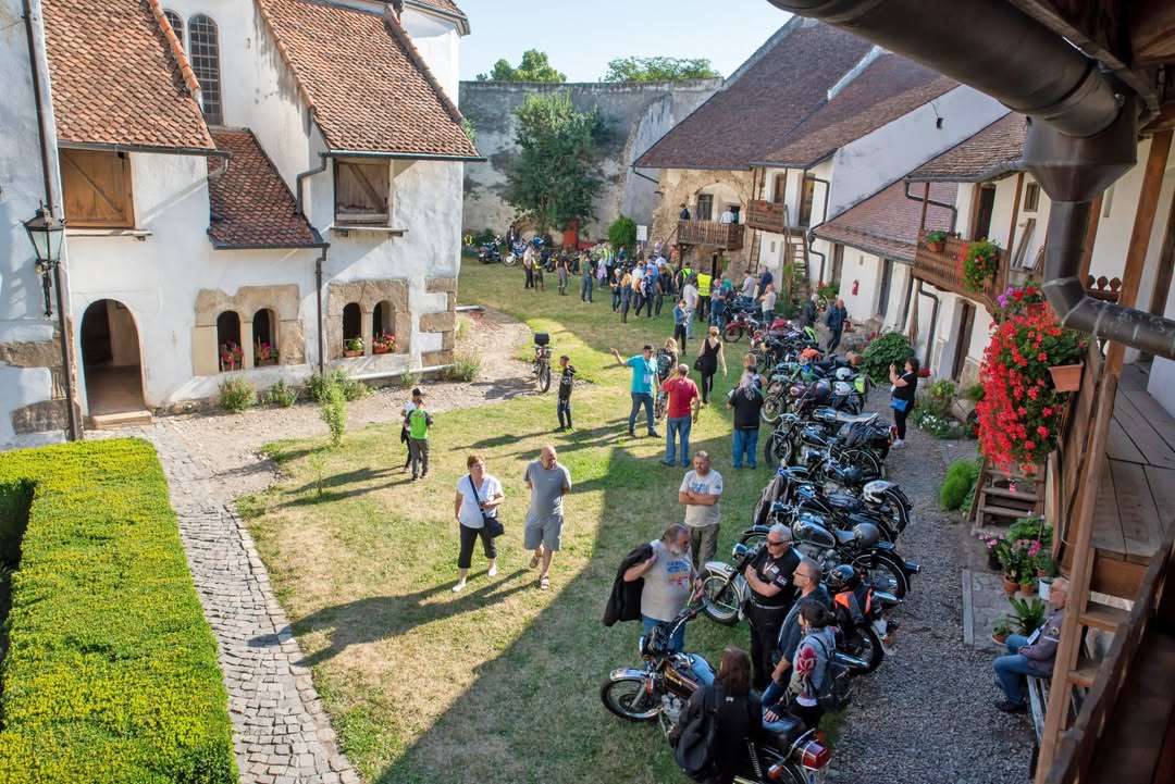 В Румунії завершилося масштабне ралі - ФОТО Міжнародне мото ралі “FIVA World Motorcycle Event 2022” проходило з 14 по 18 липня з фіналом в місті Брасові, 🇷🇴 Румунія - 4