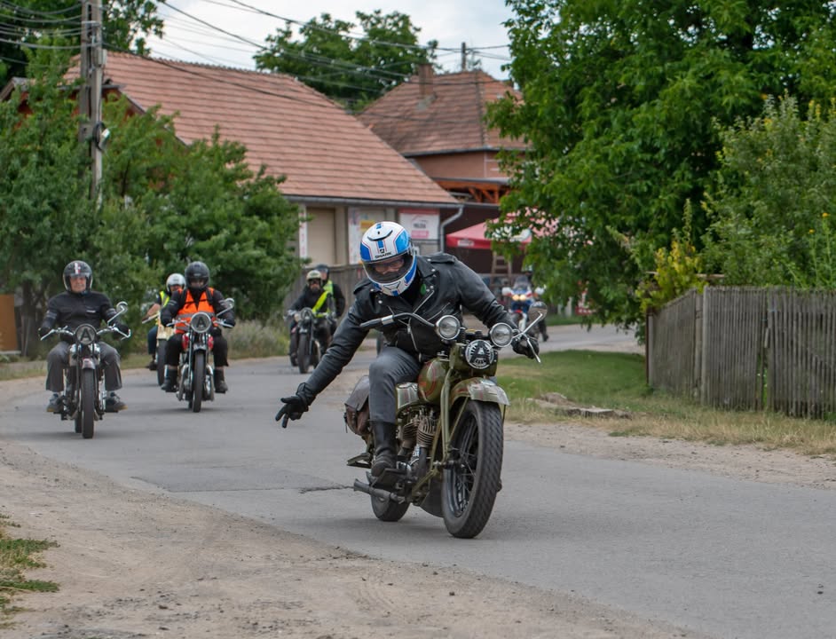 В Румунії завершилося масштабне ралі - ФОТО Міжнародне мото ралі “FIVA World Motorcycle Event 2022” проходило з 14 по 18 липня з фіналом в місті Брасові, 🇷🇴 Румунія - 5