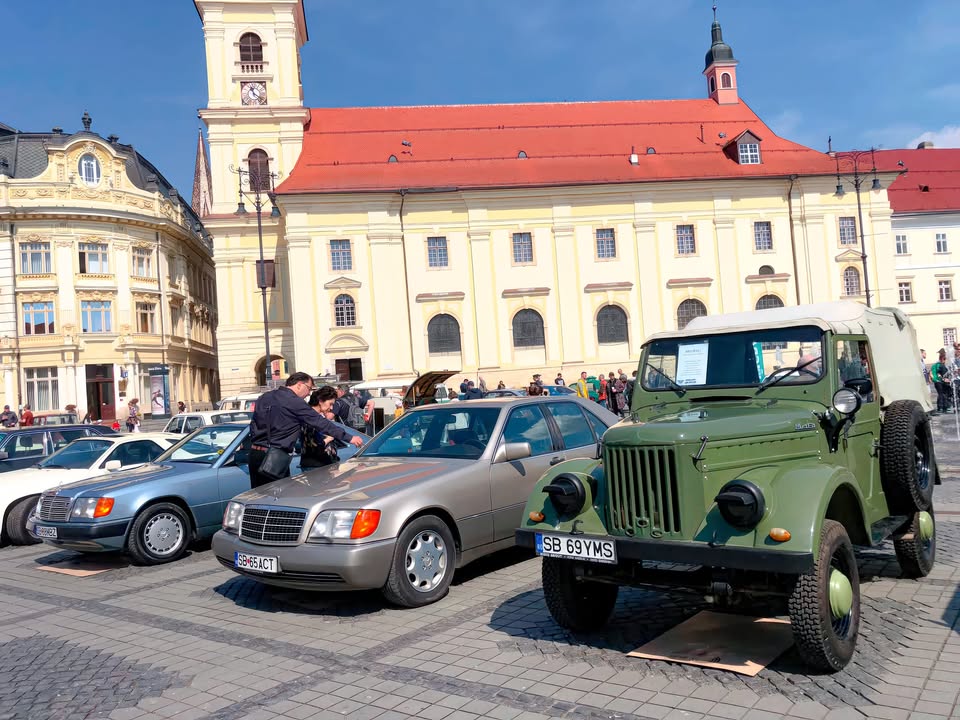По всій Румунії проходять видовищні паради ретро техніки Заходи майже одночасно в 10 різних містах країни організували наші колеги по - клуб ретро техніки Retromobil 🇷🇴 Парад, світлини якого ви бачите, відбувся цієї… - 2