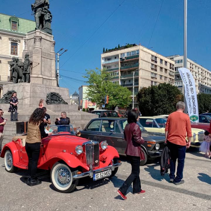 По всій Румунії проходять видовищні паради ретро техніки Заходи майже одночасно в 10 різних містах країни організували наші колеги по - клуб ретро техніки Retromobil 🇷🇴 Парад, світлини якого ви бачите, відбувся цієї… - 3
