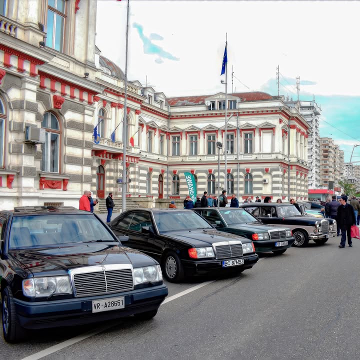 По всій Румунії проходять видовищні паради ретро техніки Заходи майже одночасно в 10 різних містах країни організували наші колеги по - клуб ретро техніки Retromobil 🇷🇴 Парад, світлини якого ви бачите, відбувся цієї… - 5