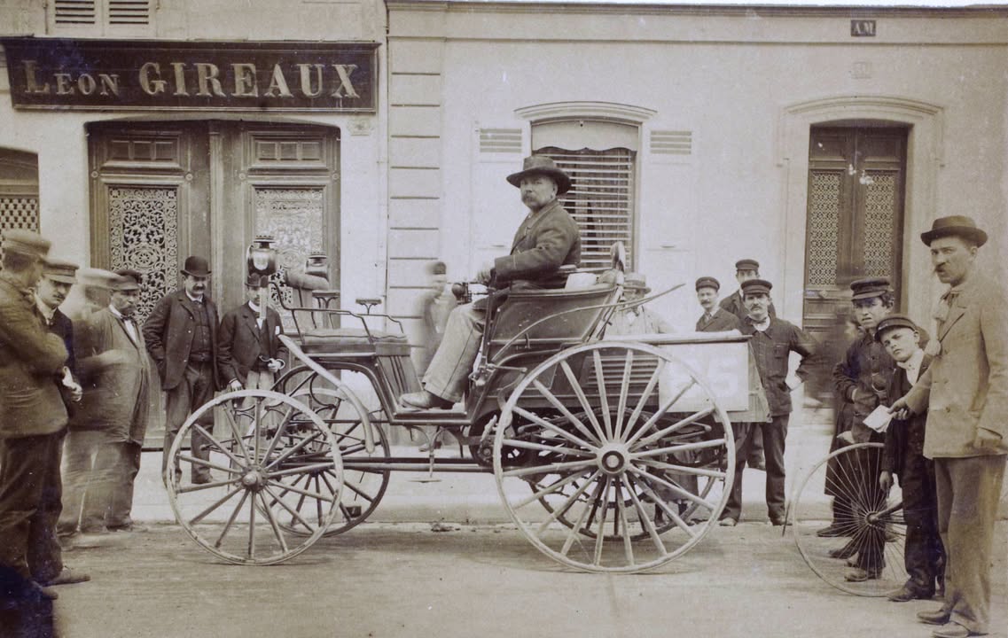 В цей день 128 років тому відбулася перша автогонка 22 липня 1894 року о 8 годині ранку в Парижі почалися перші в історії змагальні автомобільні перегони по маршруту Париж - Руан - 2