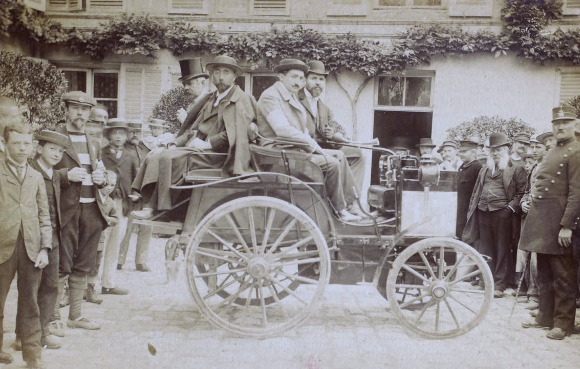 В цей день 128 років тому відбулася перша автогонка 22 липня 1894 року о 8 годині ранку в Парижі почалися перші в історії змагальні автомобільні перегони по маршруту Париж - Руан - 3
