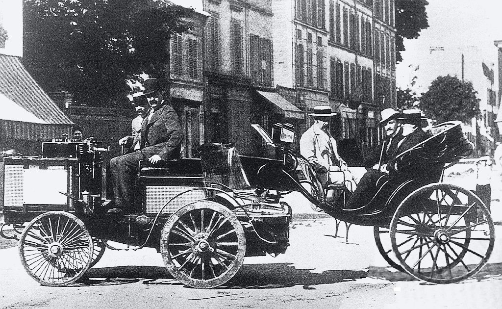 В цей день 128 років тому відбулася перша автогонка 22 липня 1894 року о 8 годині ранку в Парижі почалися перші в історії змагальні автомобільні перегони по маршруту Париж - Руан - 4