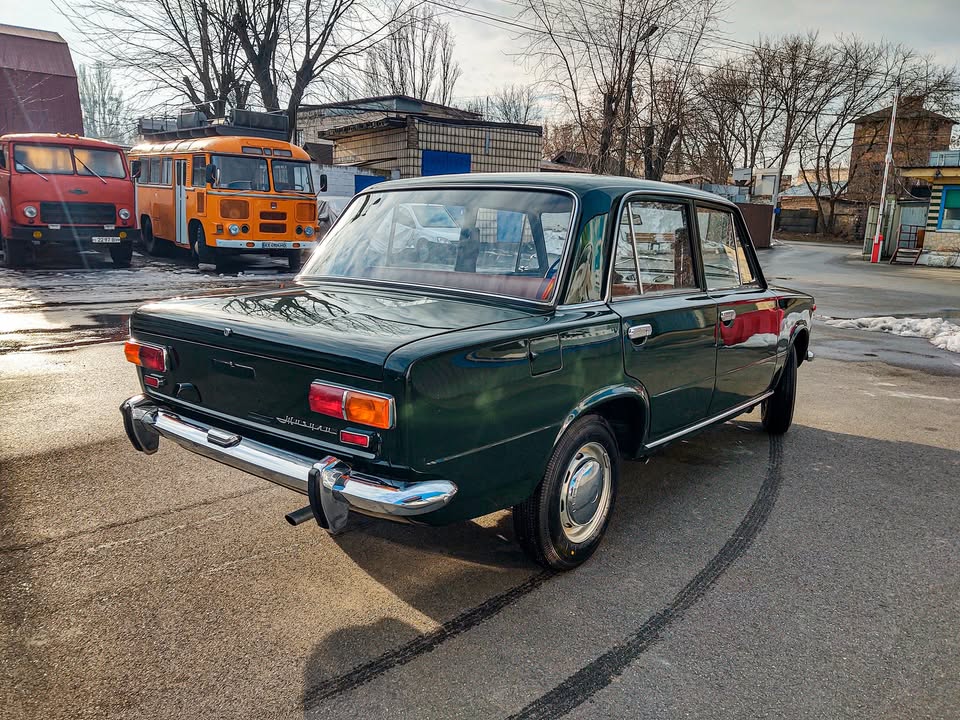 В цей день 53 роки тому з конвеєра зійшов перший автомобіль «ВАЗ-2101» 19 квітня 1970 року на Волзькому автомобільному заводі зібрали перші 6 народних “копійок” із італійських машинокомплектів - 2