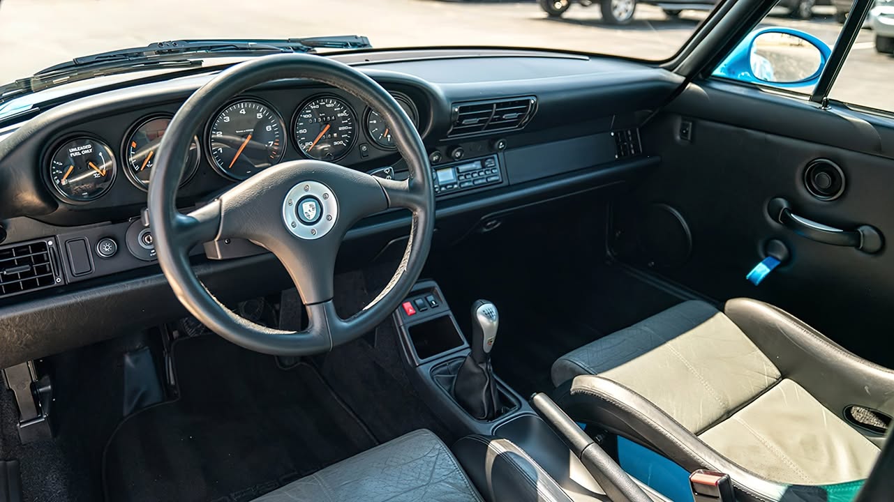 В США продають супер рідкісний Porsche 911 Carrera RS в ідеальному стані Серед Порше серії 911 особливе місце посідають моделі з повітряним охолодженням двигуна - 4