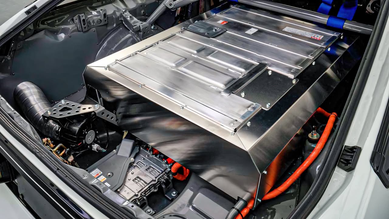 Toyota показала рестомоди на базі культових японських спорткарів Концепт-кари, а саме рестомоди Sprinter Trueno і Corolla Levin на основі кузова АЕ86, японський автогігант представив на автошоу Tokyo Auto Salon Toyota… - 7