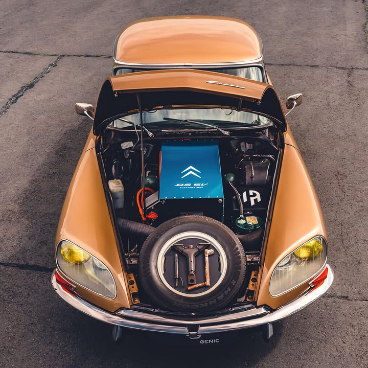 “Богиня” електричок: рестомод Citroen DS В останньому виданні журналу Top Gear показали цікаве авто - електрифікований Citroen DS 1972 року випуску, модель якого називають найкрасивішою в історії, “Богинею” Citroen DS… - 2