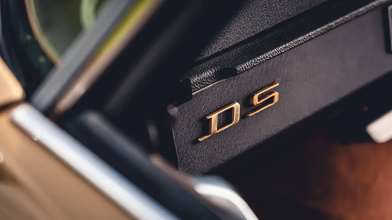 “Богиня” електричок: рестомод Citroen DS В останньому виданні журналу Top Gear показали цікаве авто - електрифікований Citroen DS 1972 року випуску, модель якого називають найкрасивішою в історії, “Богинею” Citroen DS… - 6