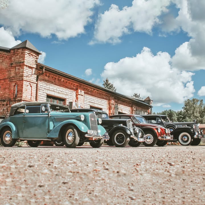 В Латвії відбувся видовищний пробіг вінтажних автомобілів Retromance - Фотозвіт Минулих вихідних в 🇱🇻 Латвії провели пробіг “Retromance”, який запам’ятався романтичною атмосферою та цікавою технікою - 5