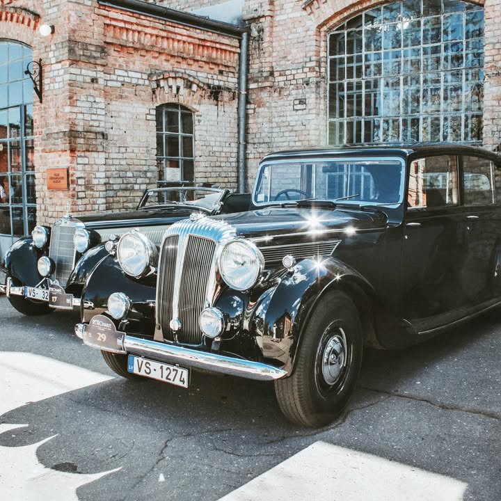 В Латвії відбувся видовищний пробіг вінтажних автомобілів Retromance - Фотозвіт Минулих вихідних в 🇱🇻 Латвії провели пробіг “Retromance”, який запам’ятався романтичною атмосферою та цікавою технікою - 6