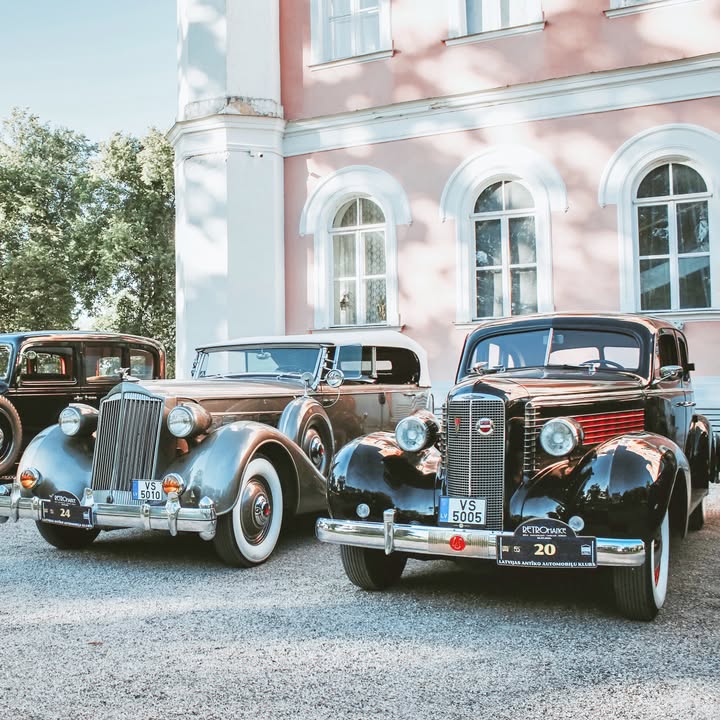 В Латвії відбувся видовищний пробіг вінтажних автомобілів Retromance - Фотозвіт Минулих вихідних в 🇱🇻 Латвії провели пробіг “Retromance”, який запам’ятався романтичною атмосферою та цікавою технікою - 7