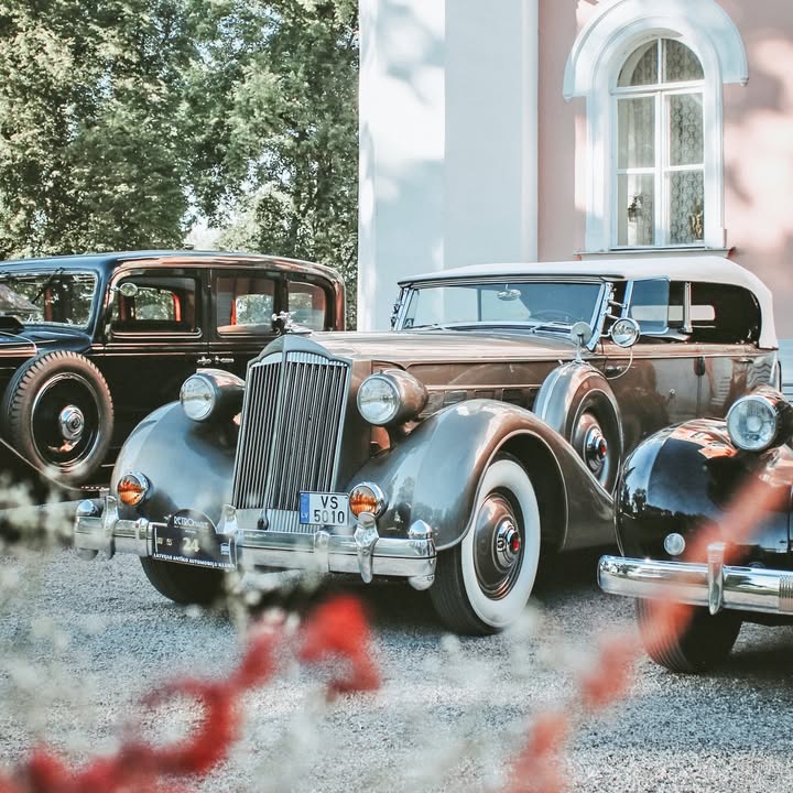 В Латвії відбувся видовищний пробіг вінтажних автомобілів Retromance - Фотозвіт Минулих вихідних в 🇱🇻 Латвії провели пробіг “Retromance”, який запам’ятався романтичною атмосферою та цікавою технікою - 8