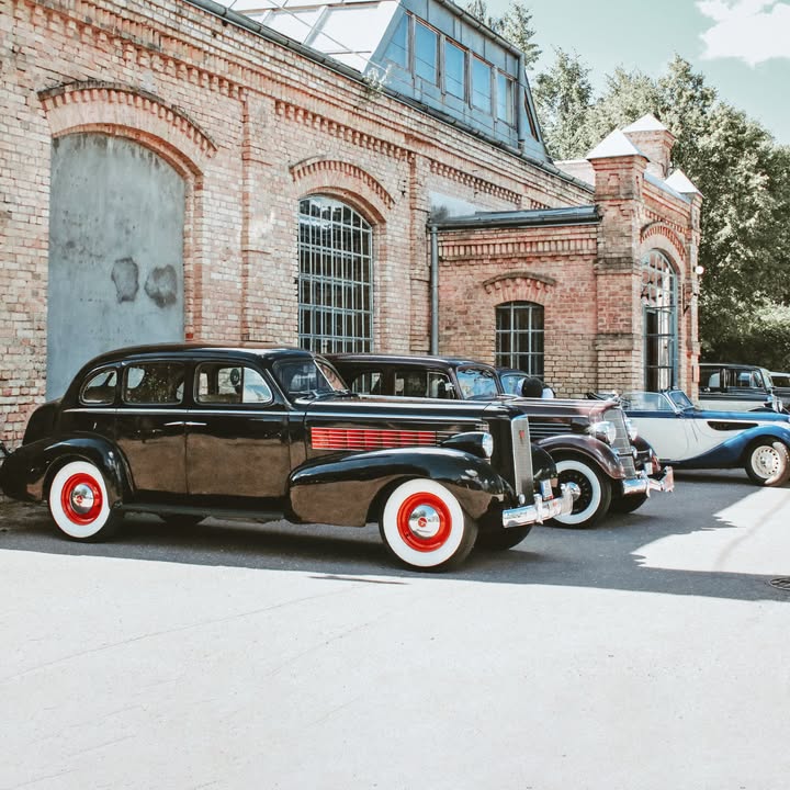 В Латвії відбувся видовищний пробіг вінтажних автомобілів Retromance - Фотозвіт Минулих вихідних в 🇱🇻 Латвії провели пробіг “Retromance”, який запам’ятався романтичною атмосферою та цікавою технікою - 9