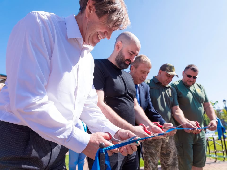 Президент УАК Анатолій Шумський взяв участь у відкритті скверу Авіації КПІ На днях на території Київського політехнічного інституту урочисто відкрили новий сквер і пам’ятник, присвячений київським політехнікам — першим… - 1