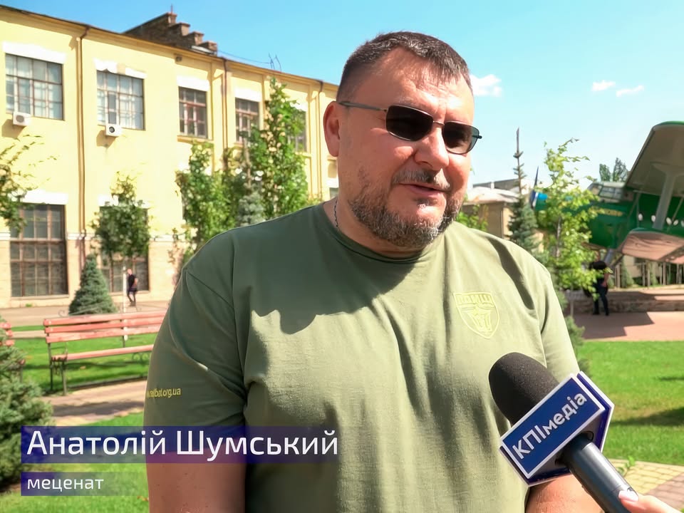 Президент УАК Анатолій Шумський взяв участь у відкритті скверу Авіації КПІ На днях на території Київського політехнічного інституту урочисто відкрили новий сквер і пам’ятник, присвячений київським політехнікам — першим… - 3