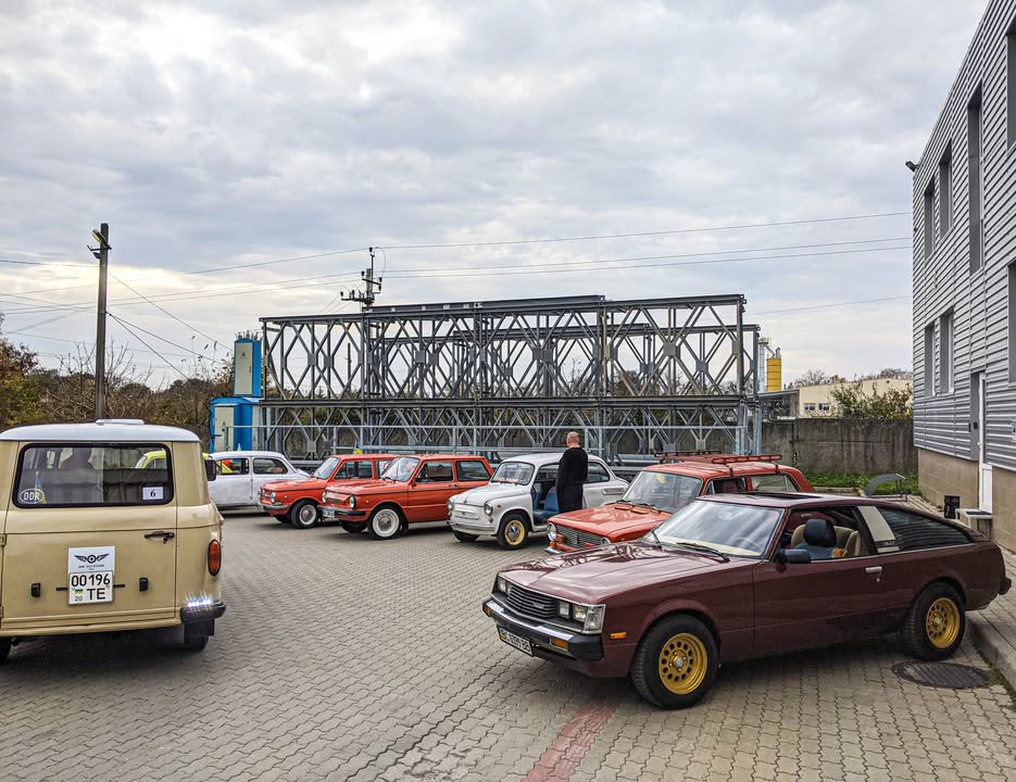 У Львові відбувся авто ретро пробіг - один із перших після початку війни Так клуб АФК ЗАЗ КОЗАК /AFC ZAZ Kozak традиційно відмітив закриття сезону - 2