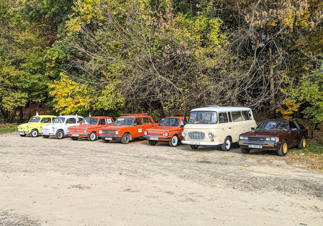 У Львові відбувся авто ретро пробіг - один із перших після початку війни Так клуб АФК ЗАЗ КОЗАК /AFC ZAZ Kozak традиційно відмітив закриття сезону - 6