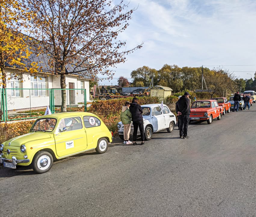 У Львові відбувся авто ретро пробіг - один із перших після початку війни Так клуб АФК ЗАЗ КОЗАК /AFC ZAZ Kozak традиційно відмітив закриття сезону - 7